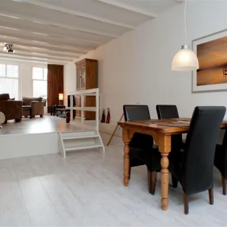 Bed & Breakfast Spacious Holiday With Canal View Amsterdam