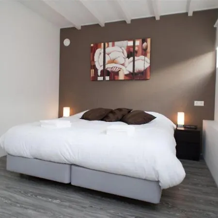 Bed & Breakfast Spacious Holiday With Canal View