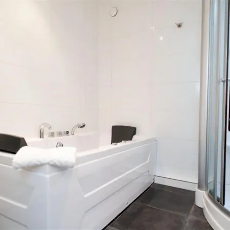 Spacious Holiday With Canal View Отель типа 